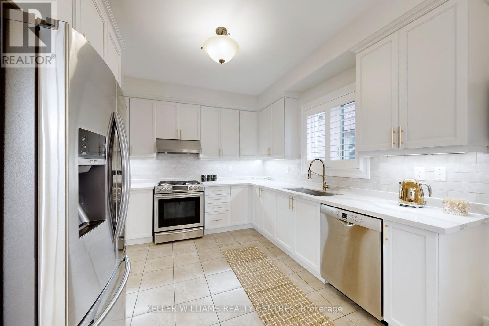 247 Paradelle Drive, Richmond Hill, Ontario  L4E 1B9 - Photo 6 - N12177952