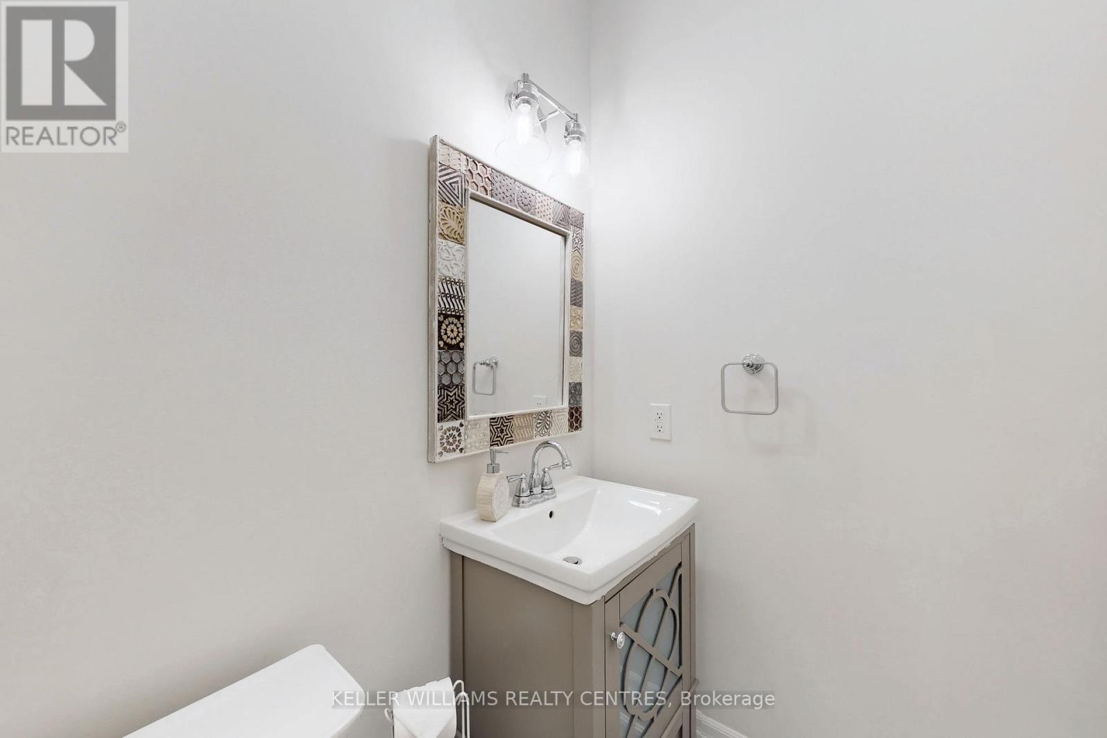 247 Paradelle Drive, Richmond Hill, Ontario  L4E 1B9 - Photo 9 - N12177952