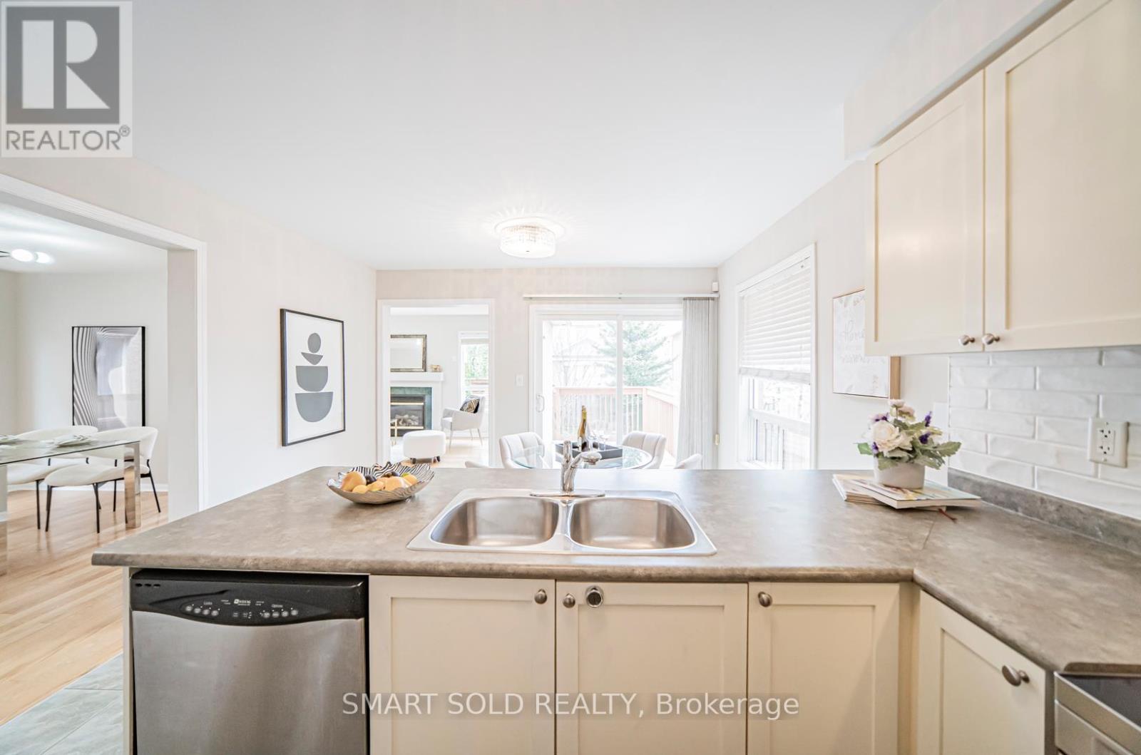 31 Fitzwilliam Avenue, Richmond Hill, Ontario  L4E 4N8 - Photo 13 - N12177954