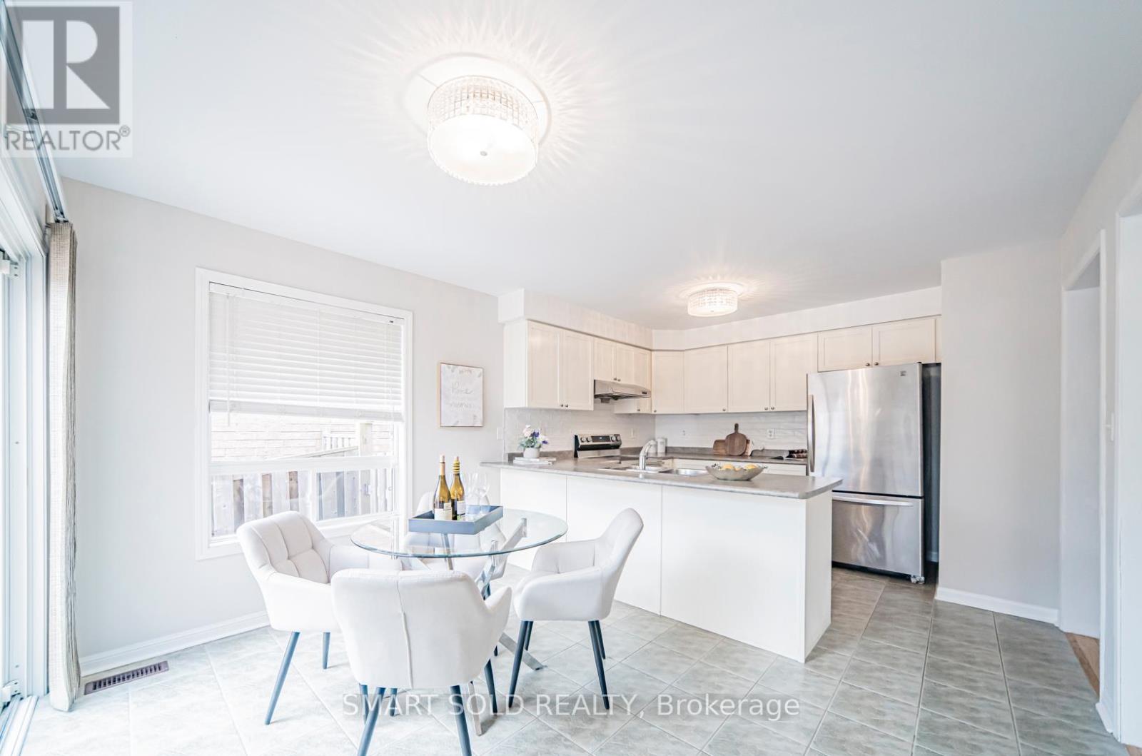 31 Fitzwilliam Avenue, Richmond Hill, Ontario  L4E 4N8 - Photo 14 - N12177954