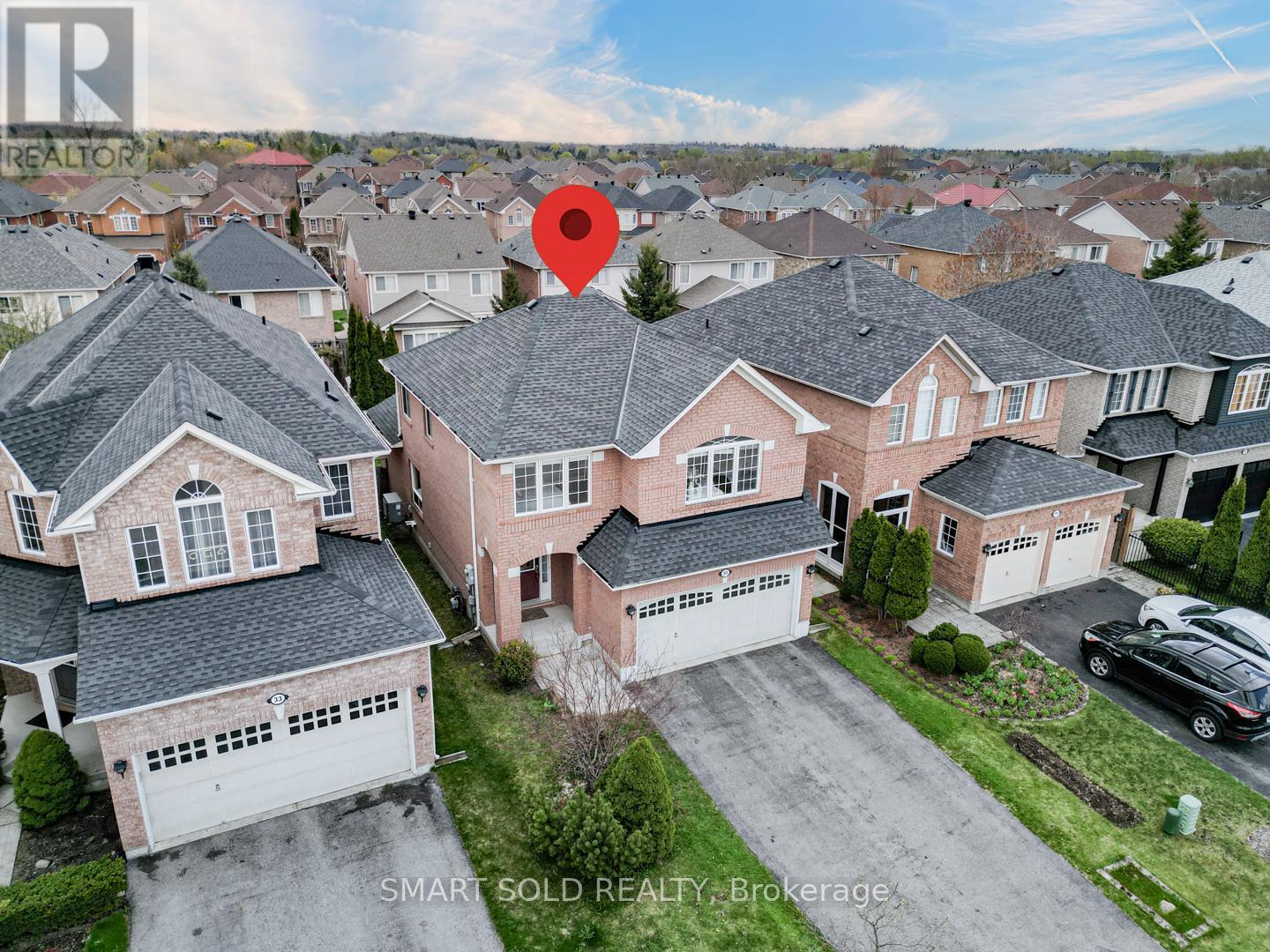 31 Fitzwilliam Avenue, Richmond Hill, Ontario  L4E 4N8 - Photo 2 - N12177954