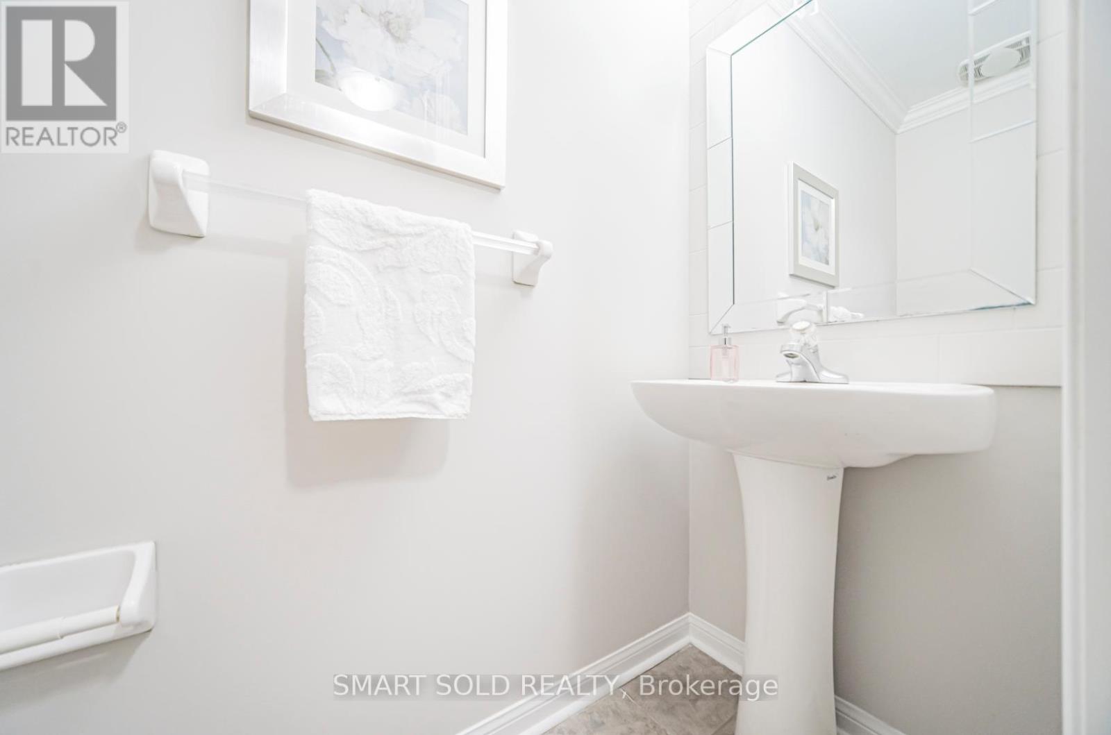 31 Fitzwilliam Avenue, Richmond Hill, Ontario  L4E 4N8 - Photo 21 - N12177954
