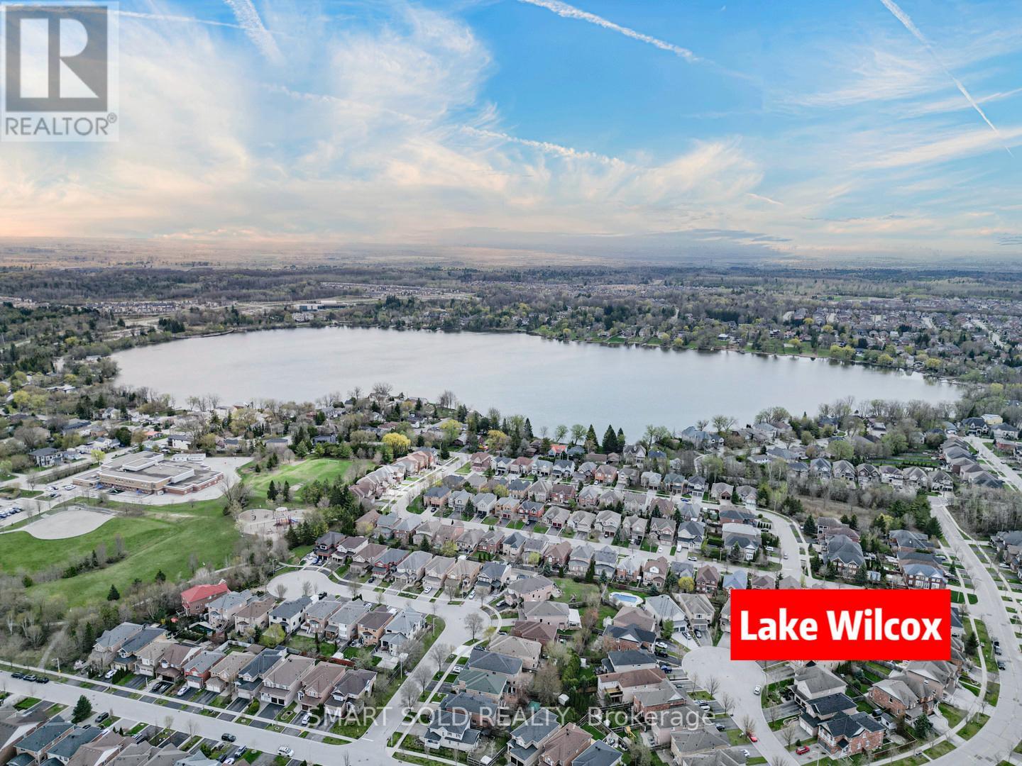 31 Fitzwilliam Avenue, Richmond Hill, Ontario  L4E 4N8 - Photo 3 - N12177954