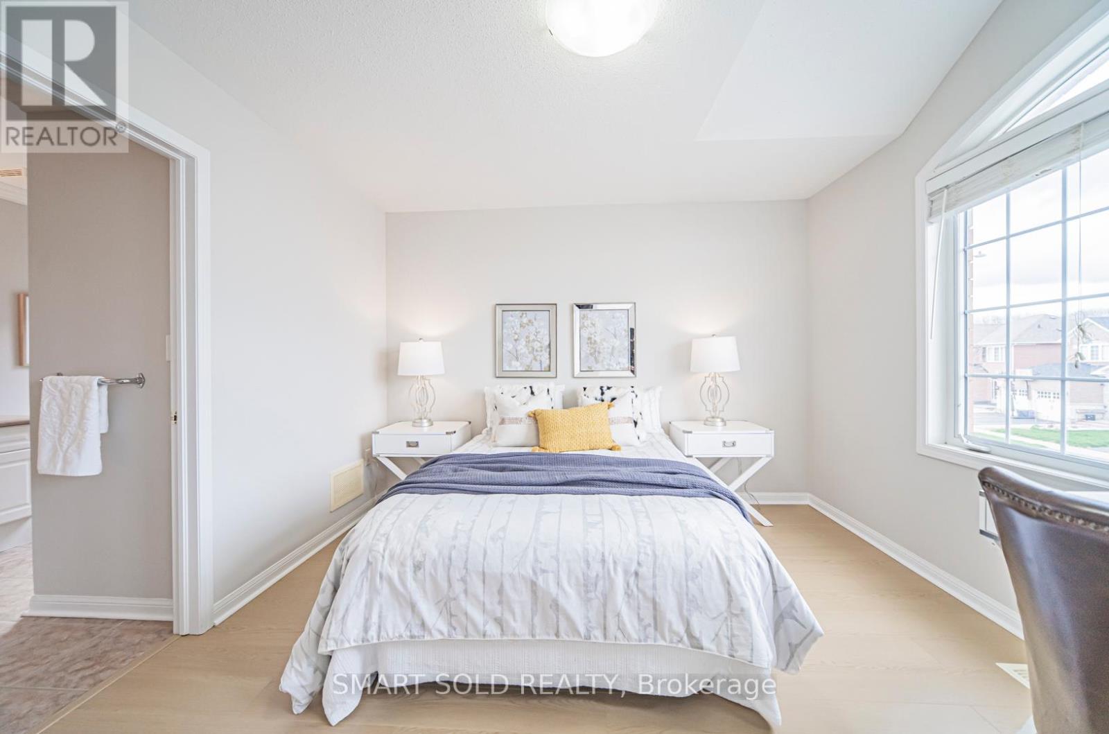 31 Fitzwilliam Avenue, Richmond Hill, Ontario  L4E 4N8 - Photo 30 - N12177954
