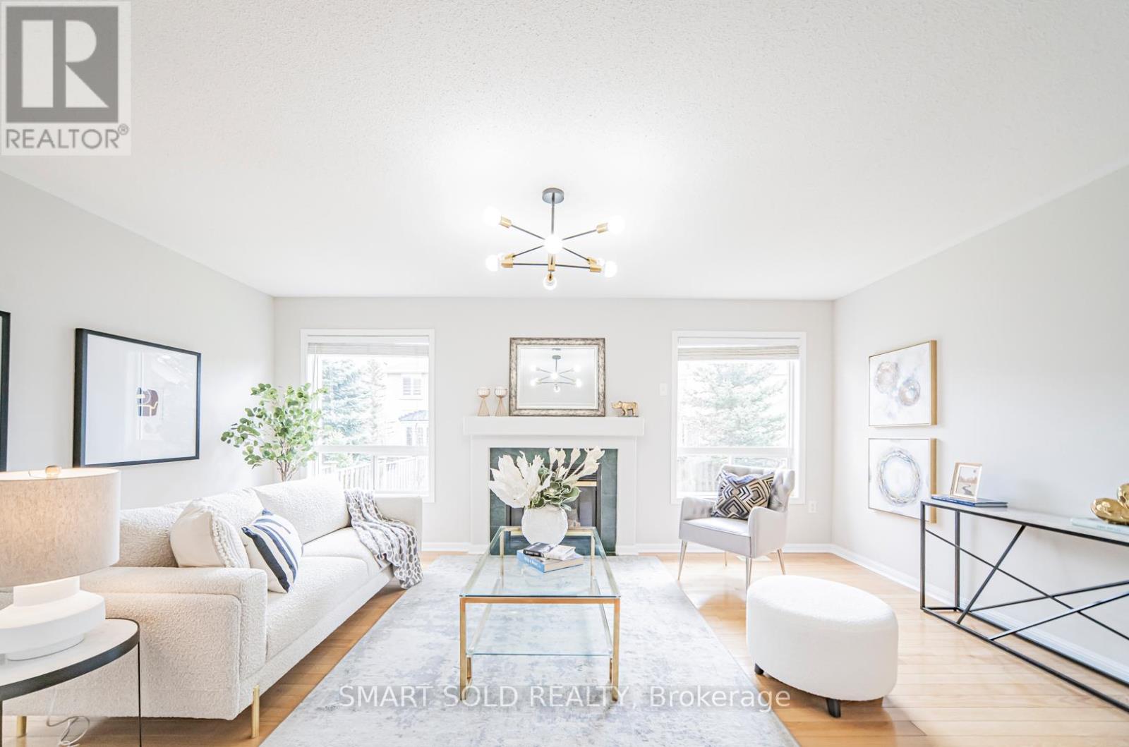 31 Fitzwilliam Avenue, Richmond Hill, Ontario  L4E 4N8 - Photo 6 - N12177954