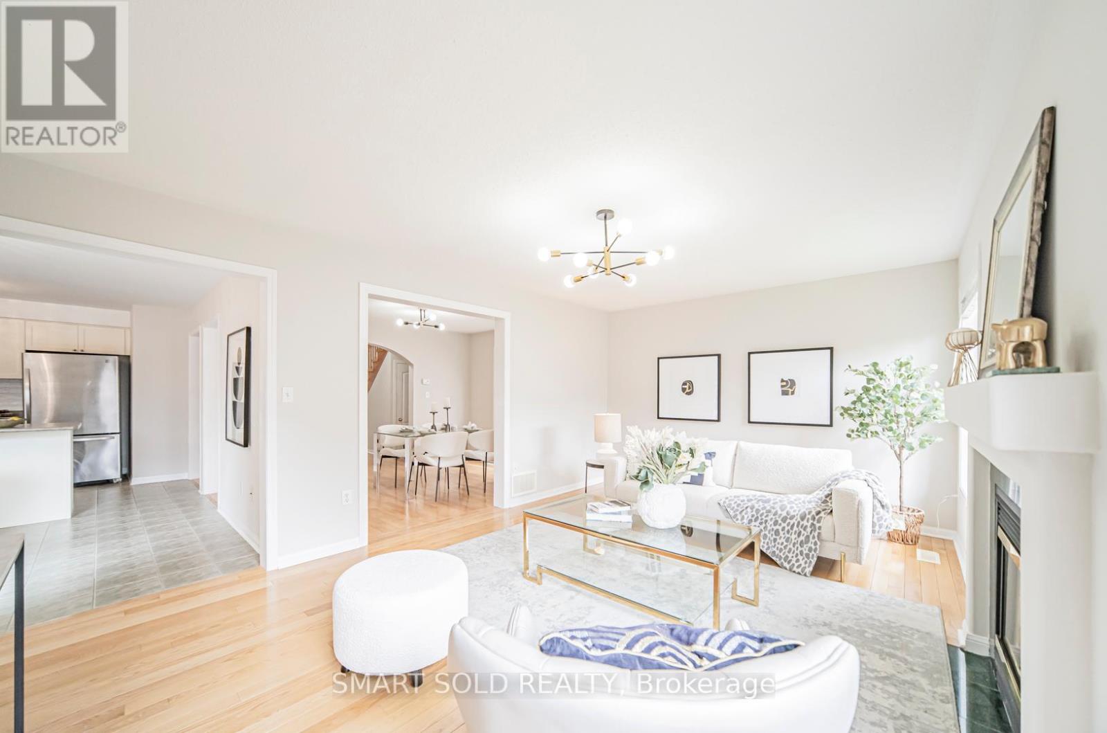 31 Fitzwilliam Avenue, Richmond Hill, Ontario  L4E 4N8 - Photo 9 - N12177954