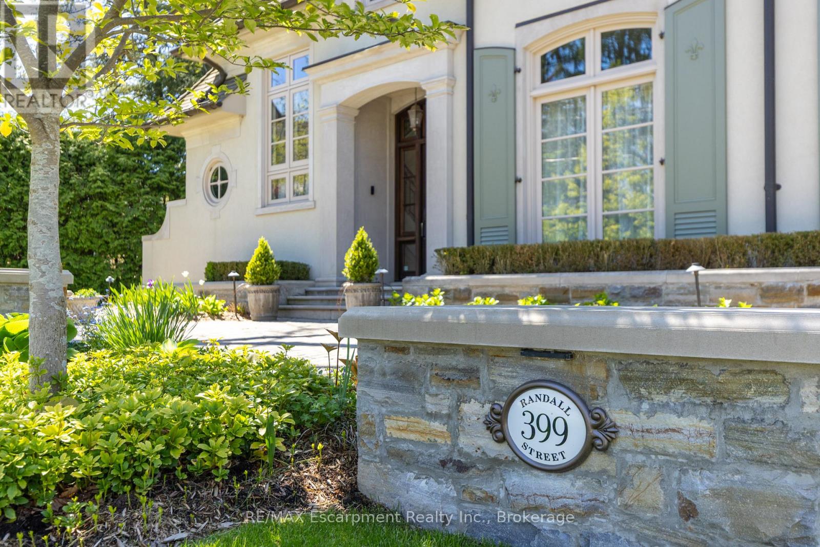 399 Randall Street, Oakville, Ontario  L6J 1R6 - Photo 3 - W12093546