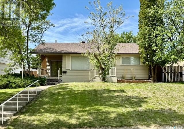 Property at 840 5th AVENUE NE image 1