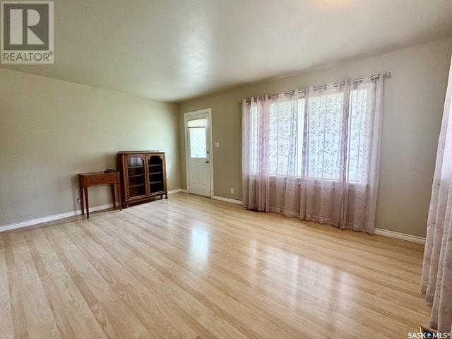 Property at 840 5th AVENUE NE image 3
