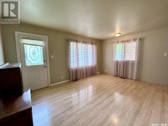 Property at 840 5th AVENUE NE image 5