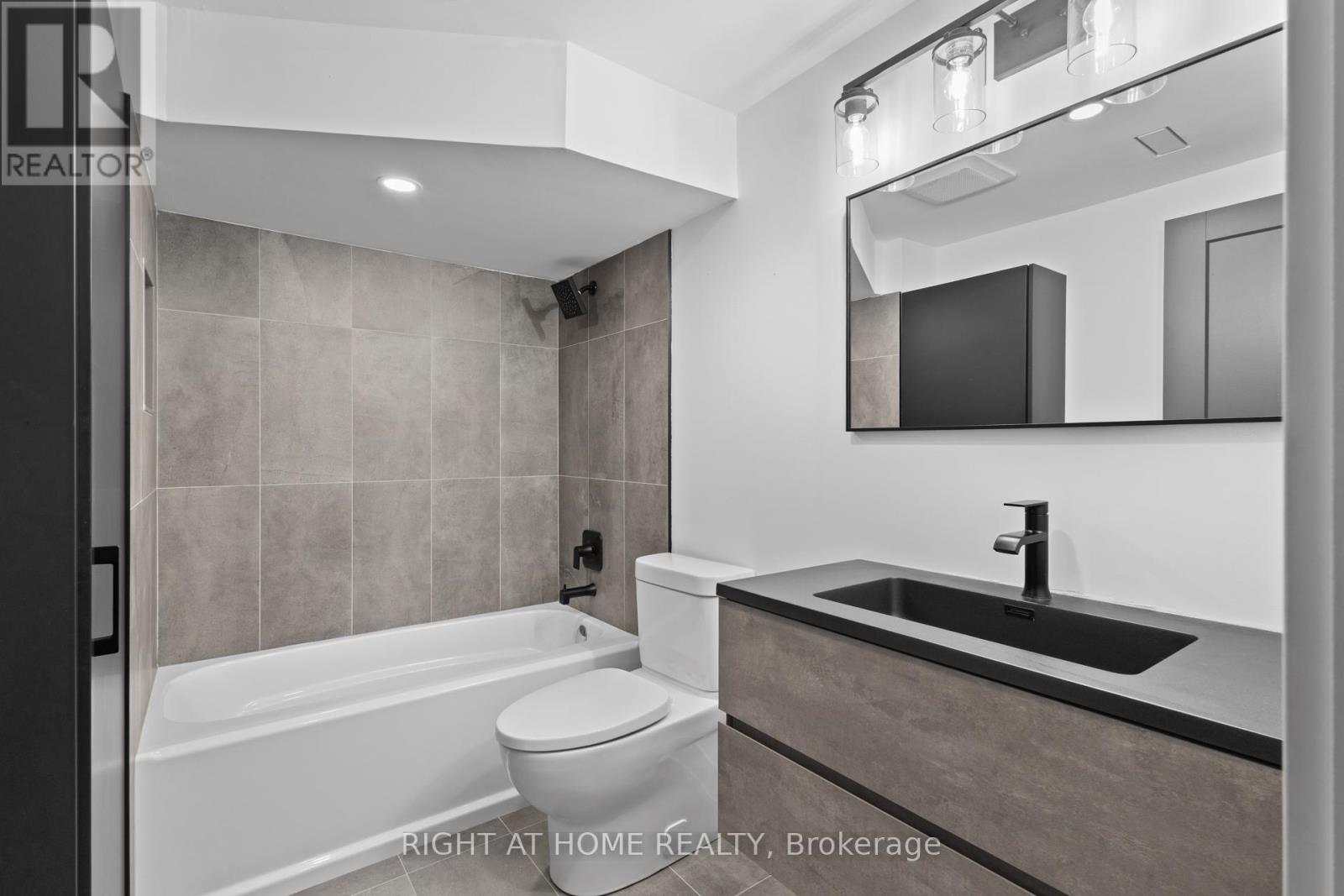 65 Aileen Avenue, Toronto (Keelesdale-Eglinton West), Ontario  M6M 1E7 - Photo 15 - W12177927