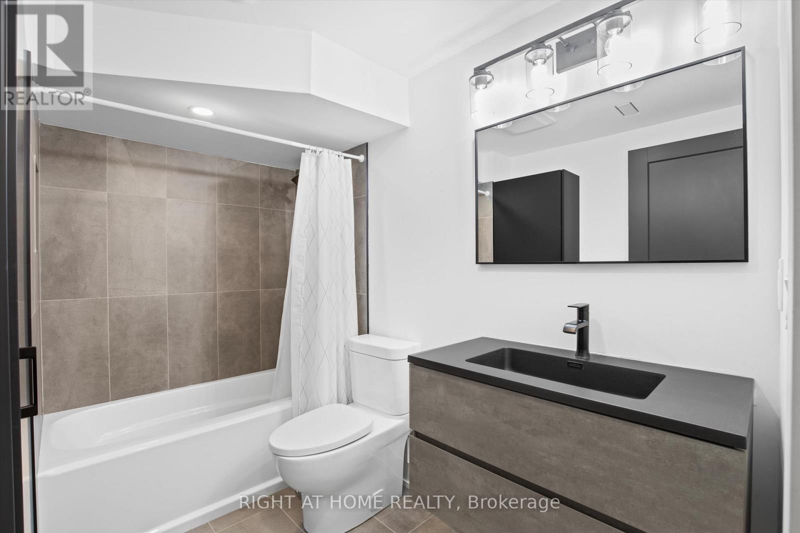 65 Aileen Avenue, Toronto (Keelesdale-Eglinton West), Ontario  M6M 1E7 - Photo 22 - W12177927