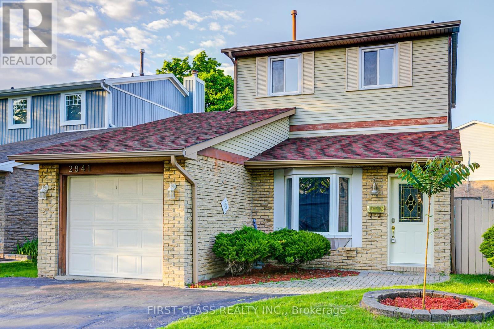 2841 Andorra Circle, Mississauga, Ontario  L5N 2H8 - Photo 2 - W12177935