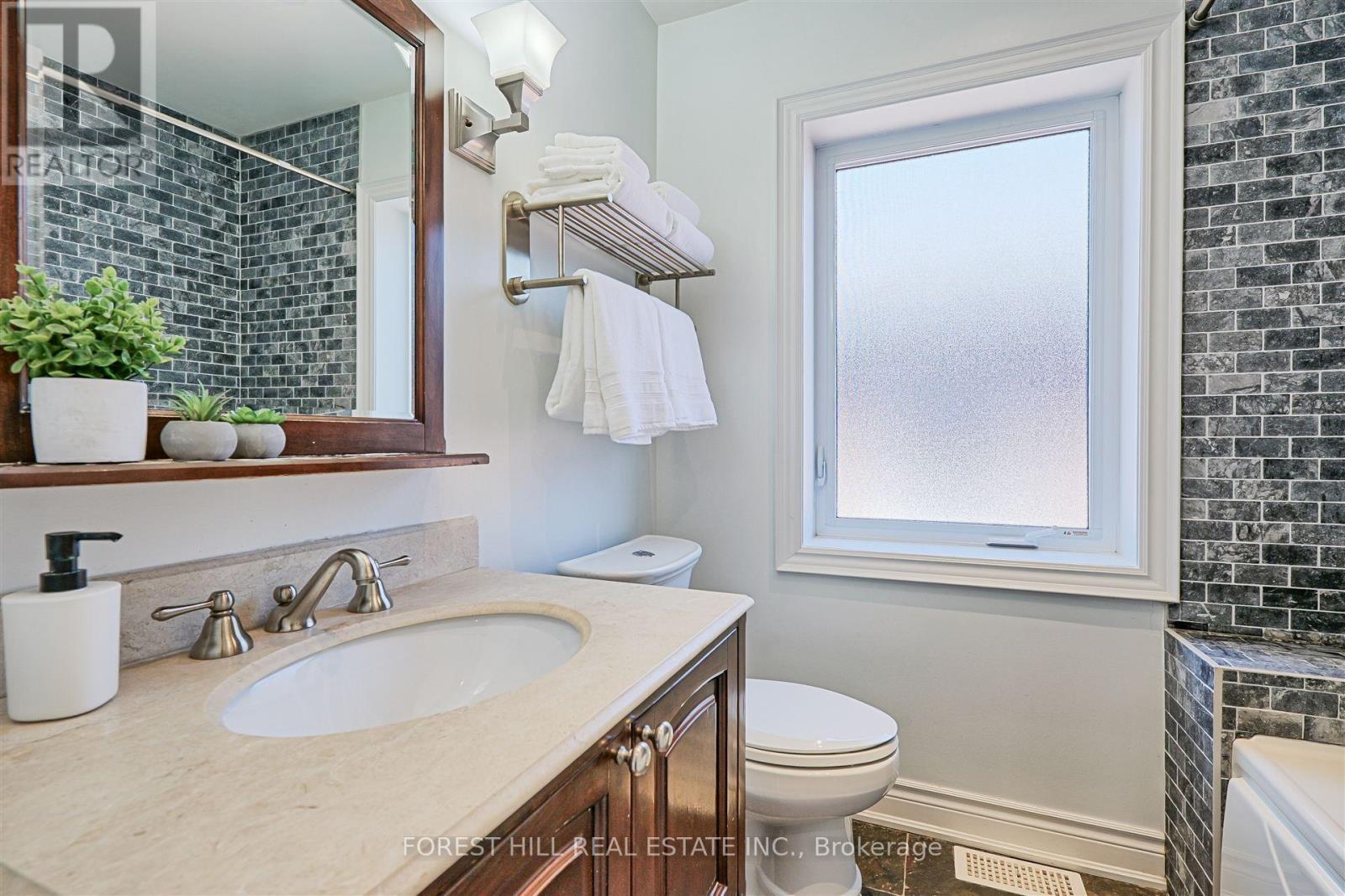 16 Chambers Avenue, Toronto (Weston-Pellam Park), Ontario  M6N 3L9 - Photo 23 - W12177967