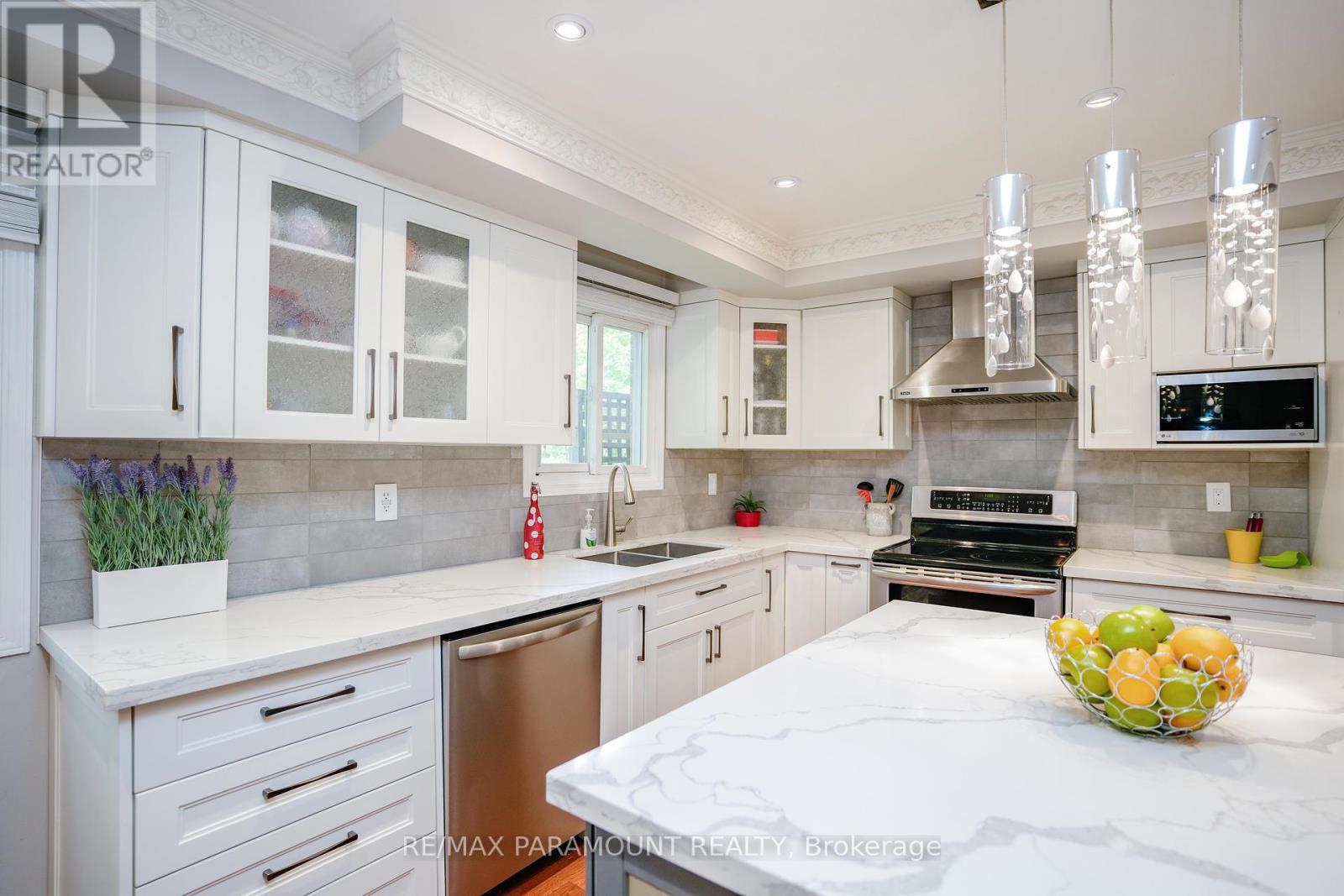 44 Cairnmore Court, Brampton, Ontario  L6Z 1T6 - Photo 9 - W12177977