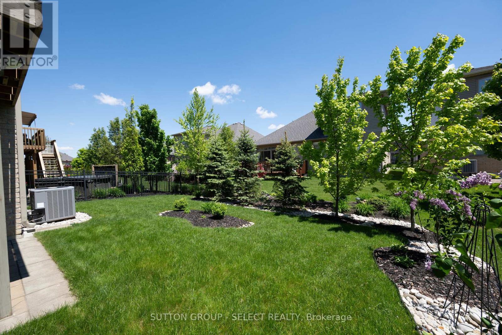 Photo 8 of 50 for 20 - 2081 Wallingford Avenue