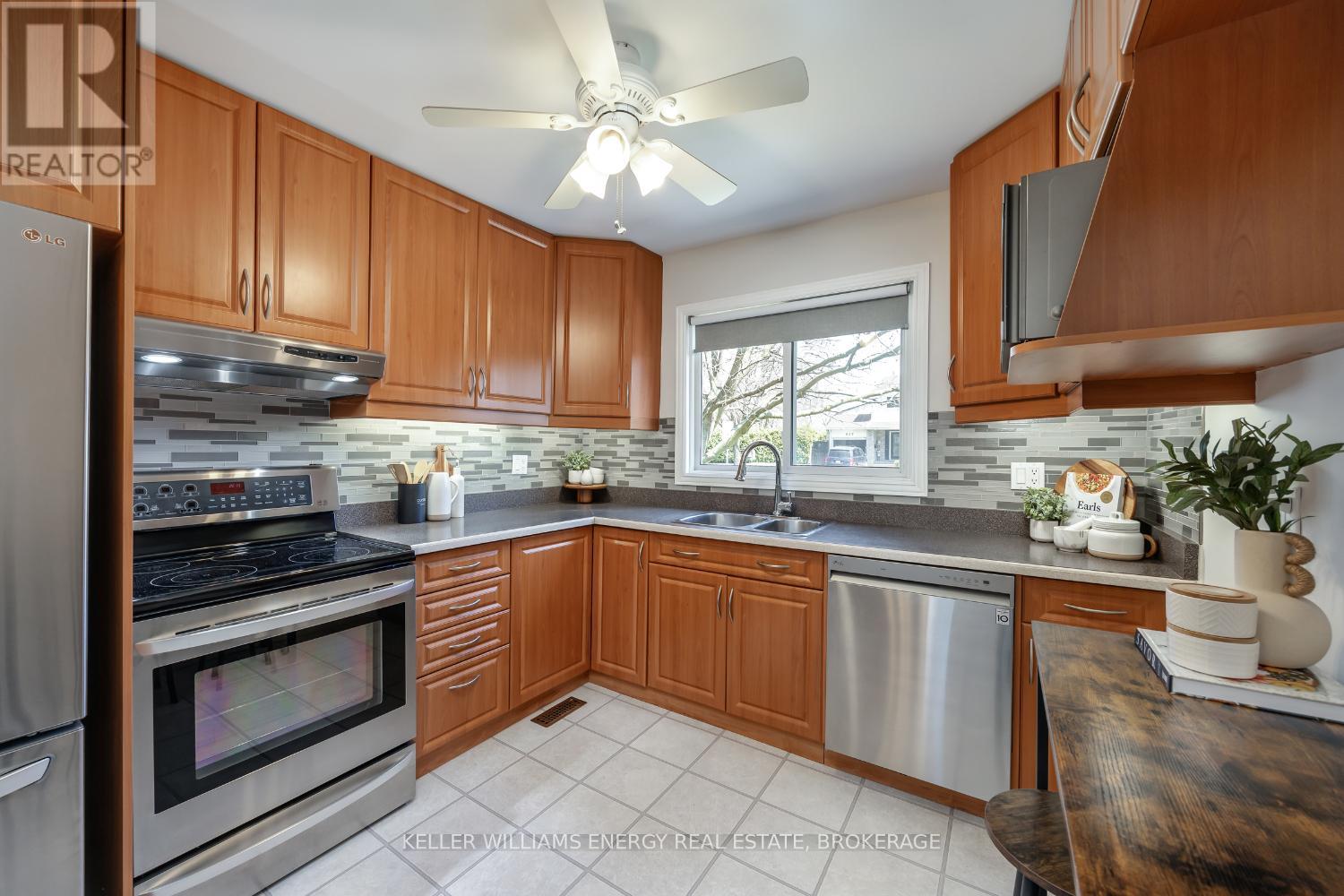 820 Finley Avenue, Ajax, Ontario  L1S 3R8 - Photo 3 - E12178050