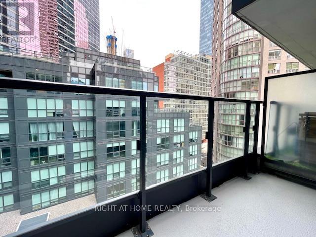 705 - 955 Bay Street, Toronto, Ontario  M5S 0C6 - Photo 6 - C12174770