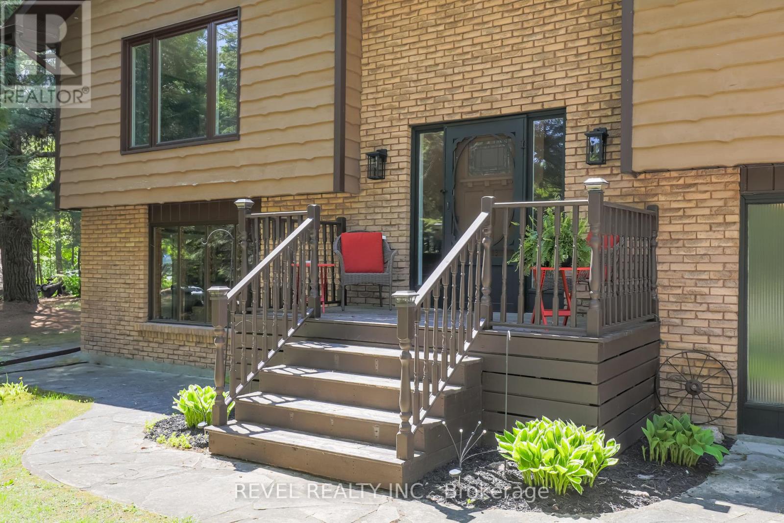 20 The Pines Lane, Brock, Ontario  L0C 1H0 - Photo 2 - N12178076