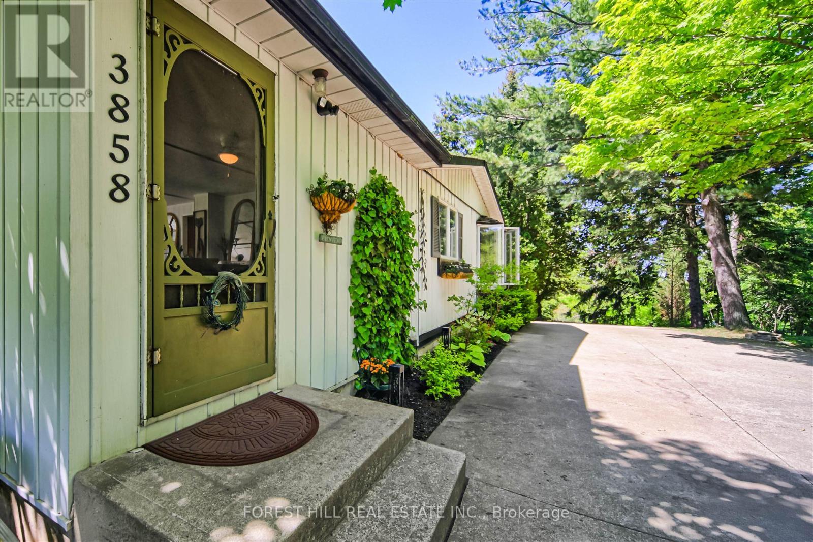 3858 Aberdeen Road, Lincoln, Ontario  L3J 0N7 - Photo 2 - X12177936