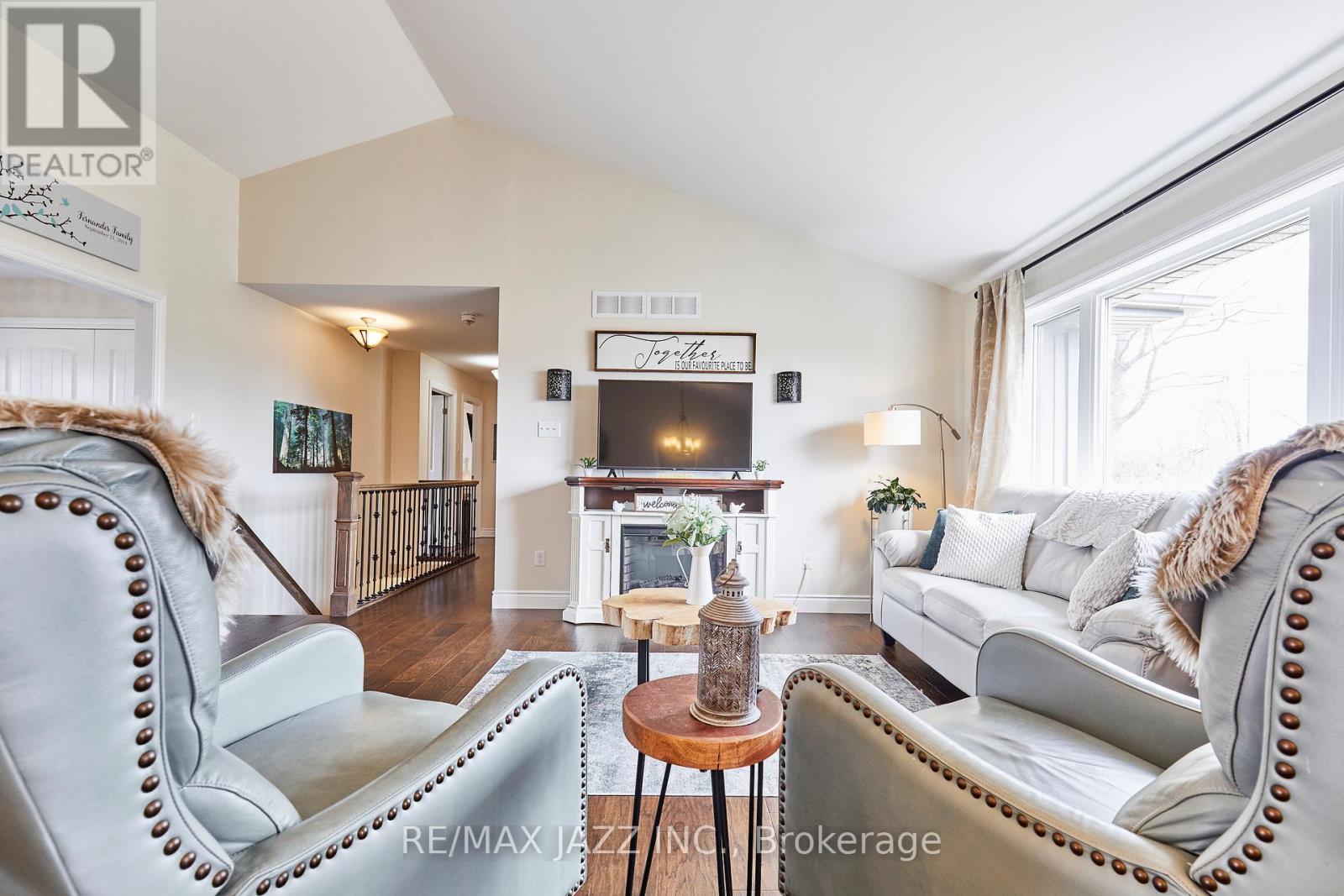 137 Sharpe Line, Cavan Monaghan, Ontario  L0A 1C0 - Photo 11 - X12178111