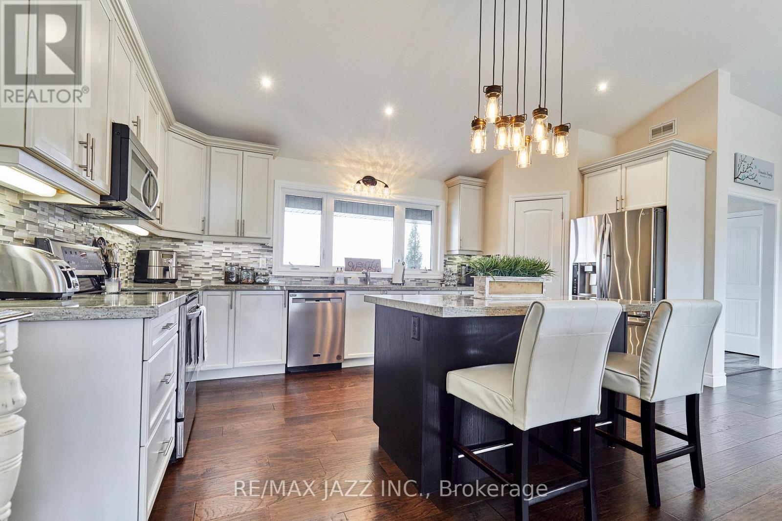 137 Sharpe Line, Cavan Monaghan, Ontario  L0A 1C0 - Photo 15 - X12178111