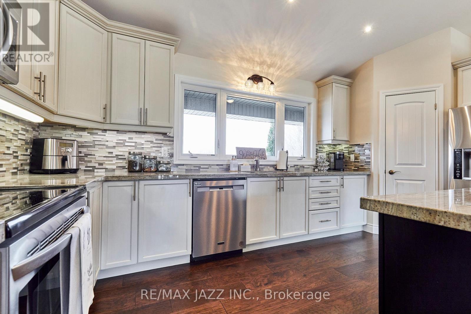 137 Sharpe Line, Cavan Monaghan, Ontario  L0A 1C0 - Photo 16 - X12178111
