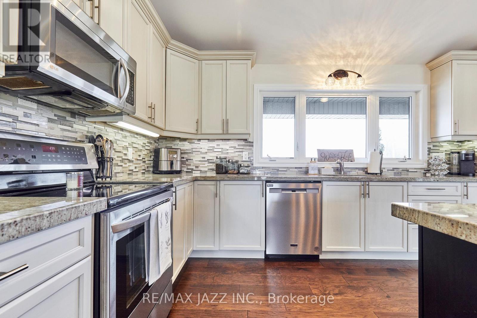 137 Sharpe Line, Cavan Monaghan, Ontario  L0A 1C0 - Photo 17 - X12178111