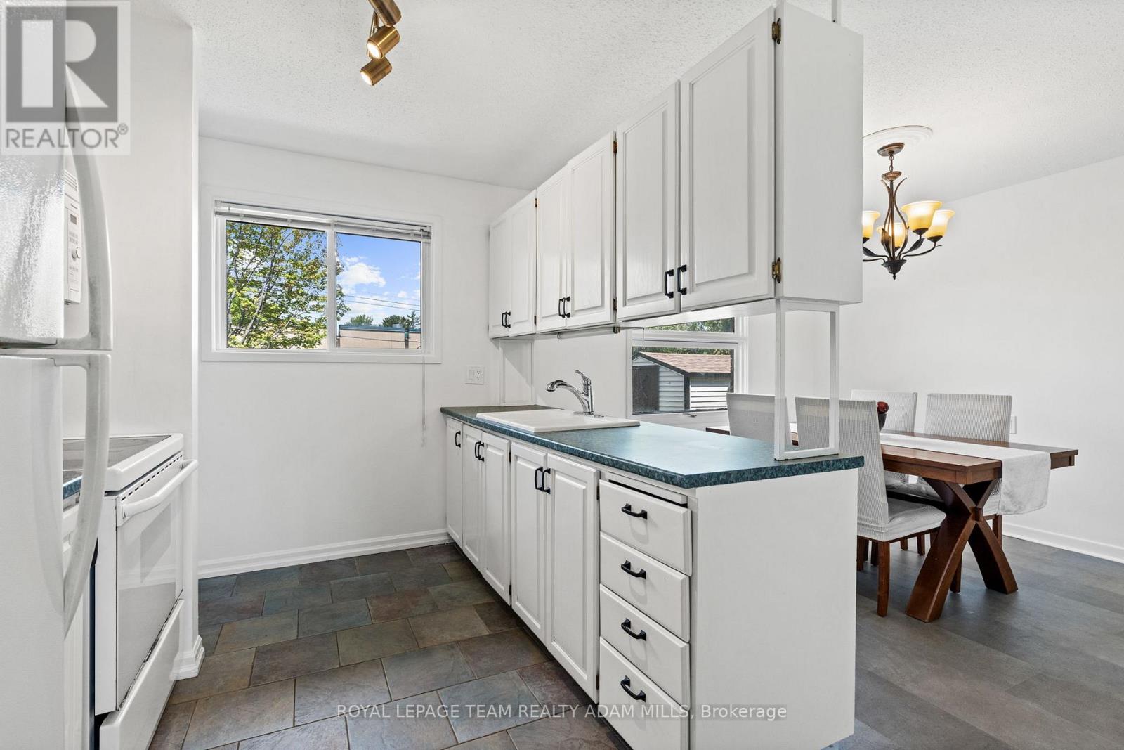 7 Elterwater Avenue, Ottawa, Ontario  K2H 5J1 - Photo 10 - X12178021