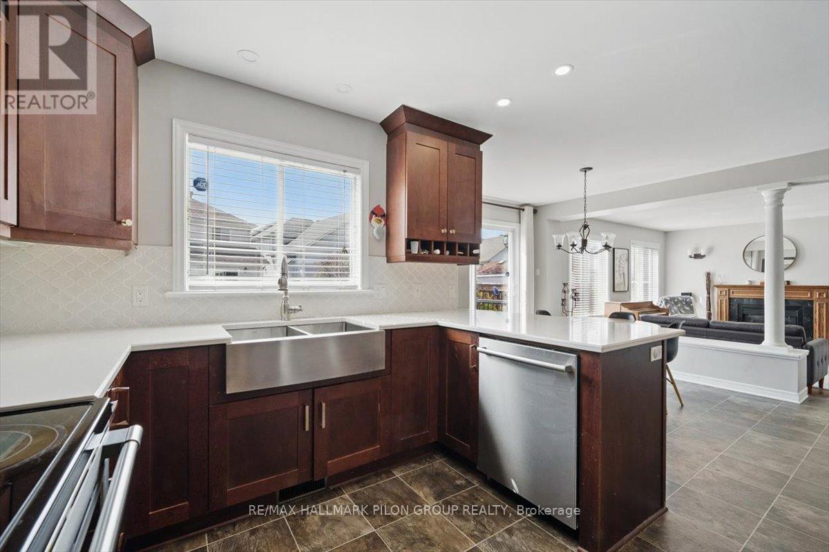 10 Maybrook Place, Ottawa, Ontario  K2G 6H6 - Photo 5 - X12178025