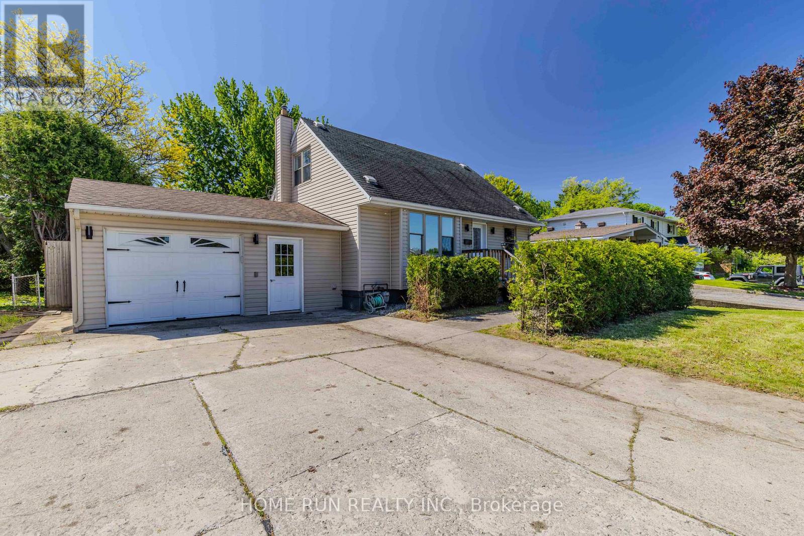 Property at 92 MEADOWLANDS DRIVE image 2