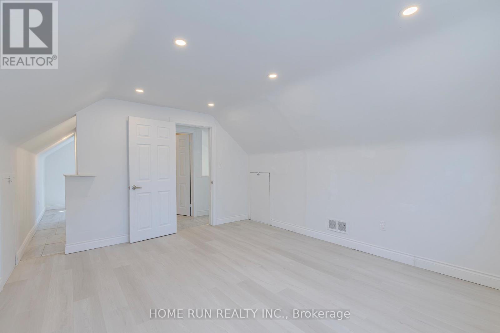 92 Meadowlands Drive, Ottawa, Ontario  K2G 2R8 - Photo 32 - X12178048