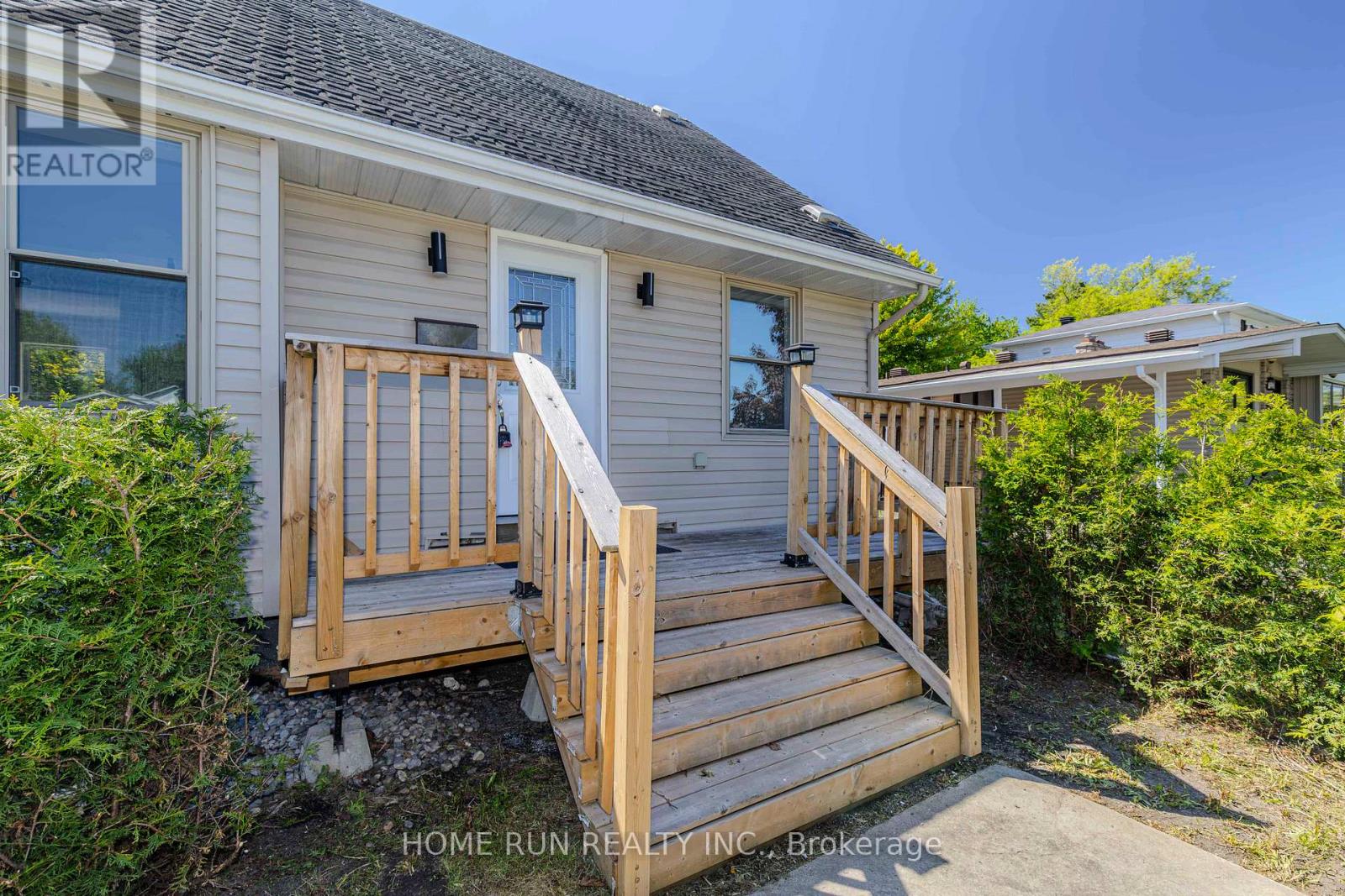 Property at 92 MEADOWLANDS DRIVE image 4