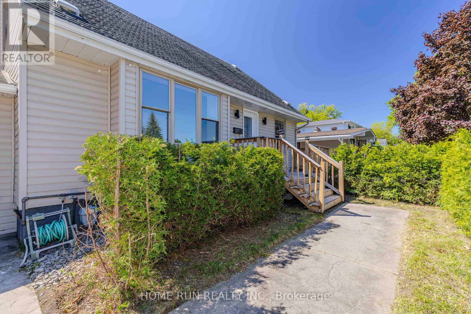 Property at 92 MEADOWLANDS DRIVE image 5