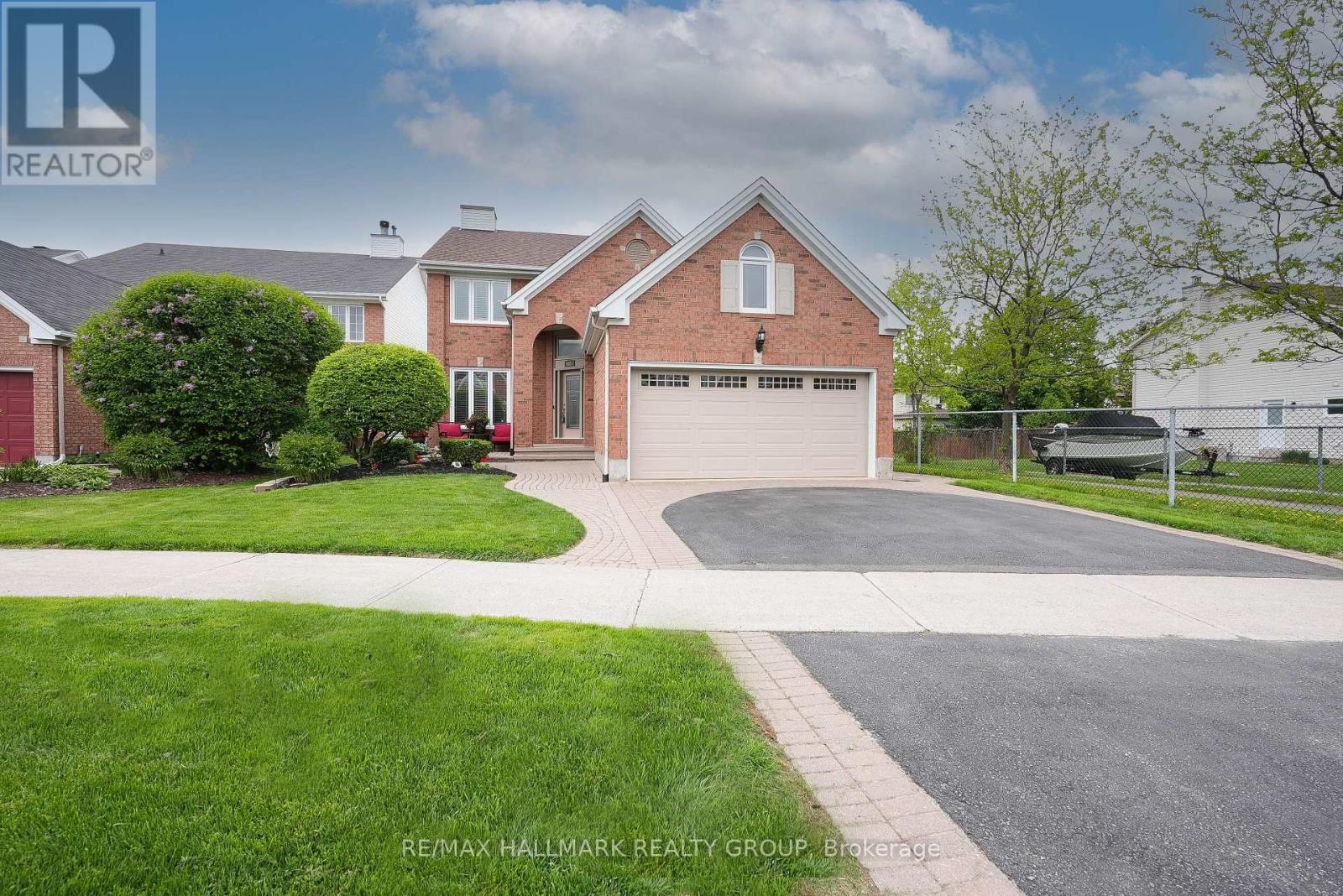 6581 Morningview Street, Ottawa, Ontario  K1C 7H1 - Photo 1 - X12178145