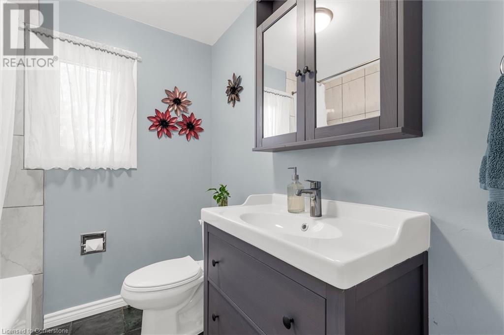 2101 Meadowbrook Road Unit# D, Burlington, Ontario  L7P 2A5 - Photo 4 - 40734513
