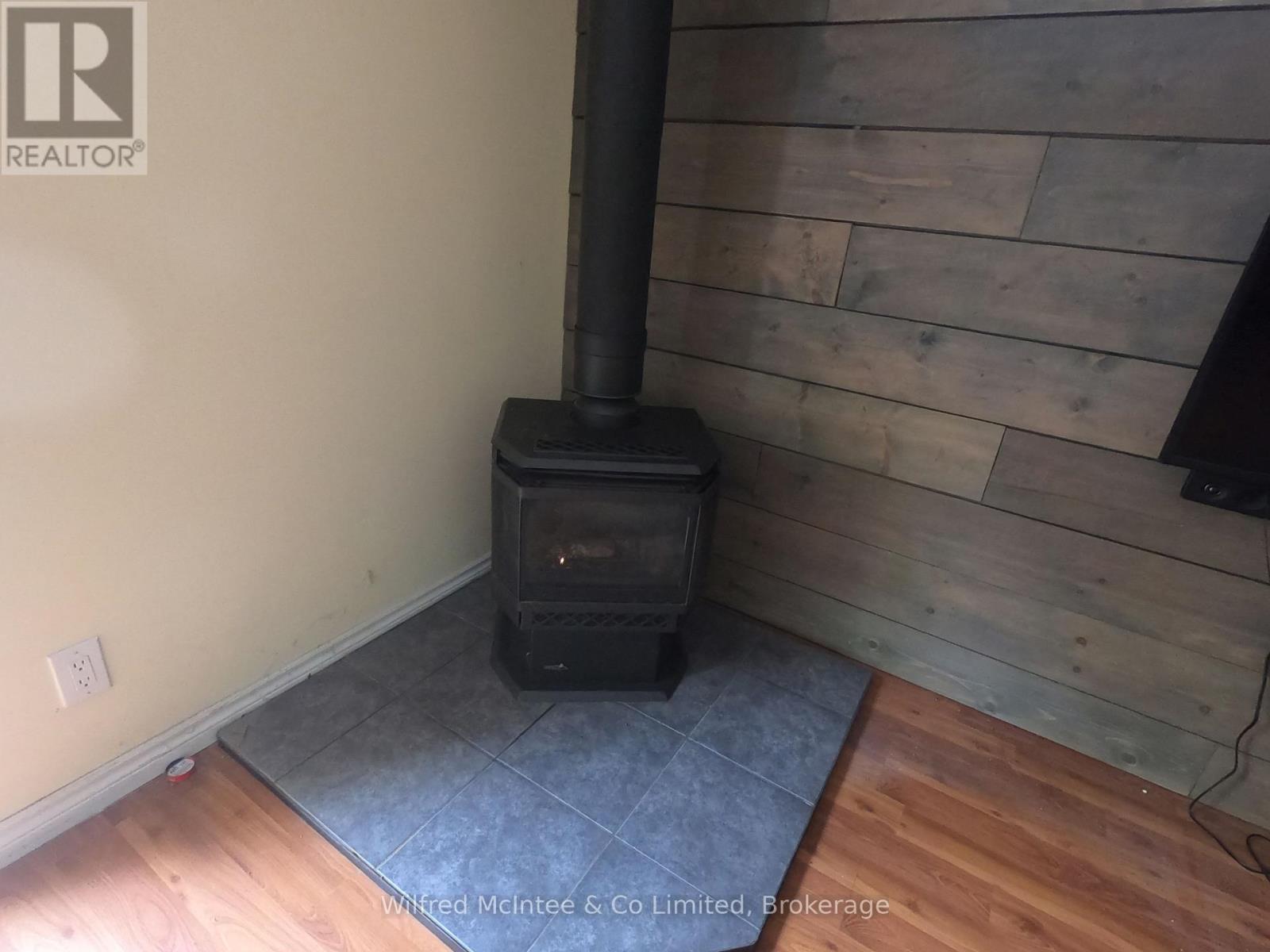 49 Beechwood Drive N, South Bruce Peninsula, Ontario  N0H 2G0 - Photo 10 - X12178044