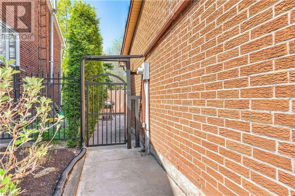 11 Melissa Crescent Unit# Lower, Waterdown, Ontario  L9H 7C5 - Photo 2 - 40734246