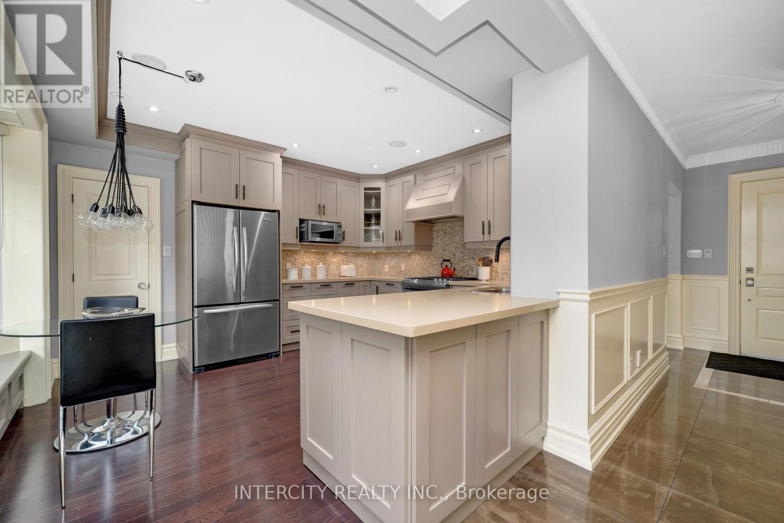 112 Mason Boulevard, Toronto, Ontario  M5M 3E3 - Photo 12 - C12178120