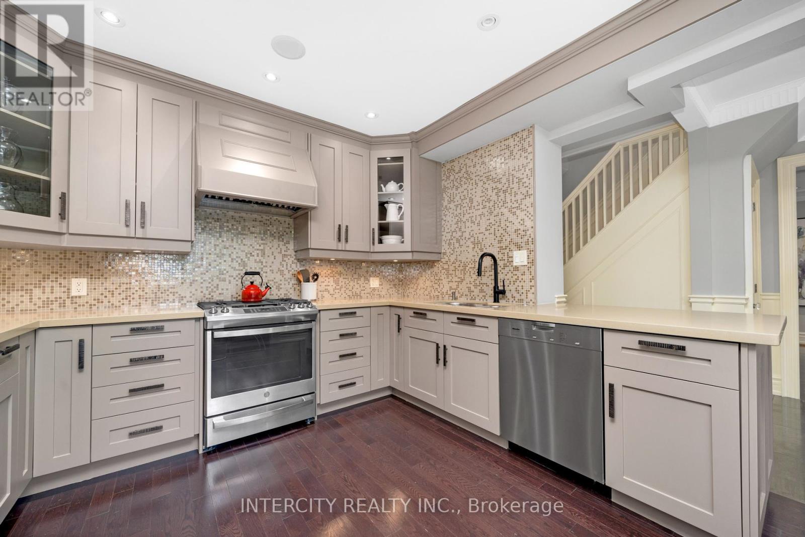 112 Mason Boulevard, Toronto, Ontario  M5M 3E3 - Photo 14 - C12178120