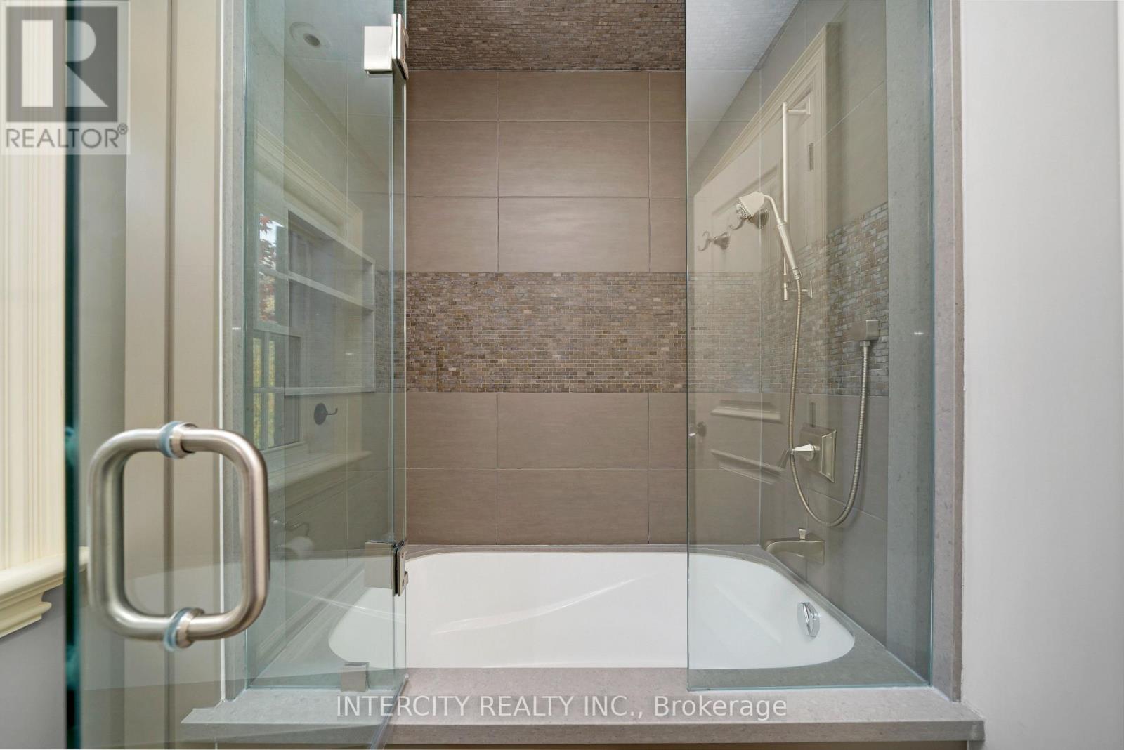 112 Mason Boulevard, Toronto, Ontario  M5M 3E3 - Photo 31 - C12178120