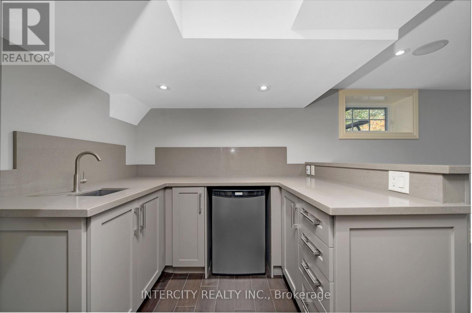 112 Mason Boulevard, Toronto, Ontario  M5M 3E3 - Photo 35 - C12178120