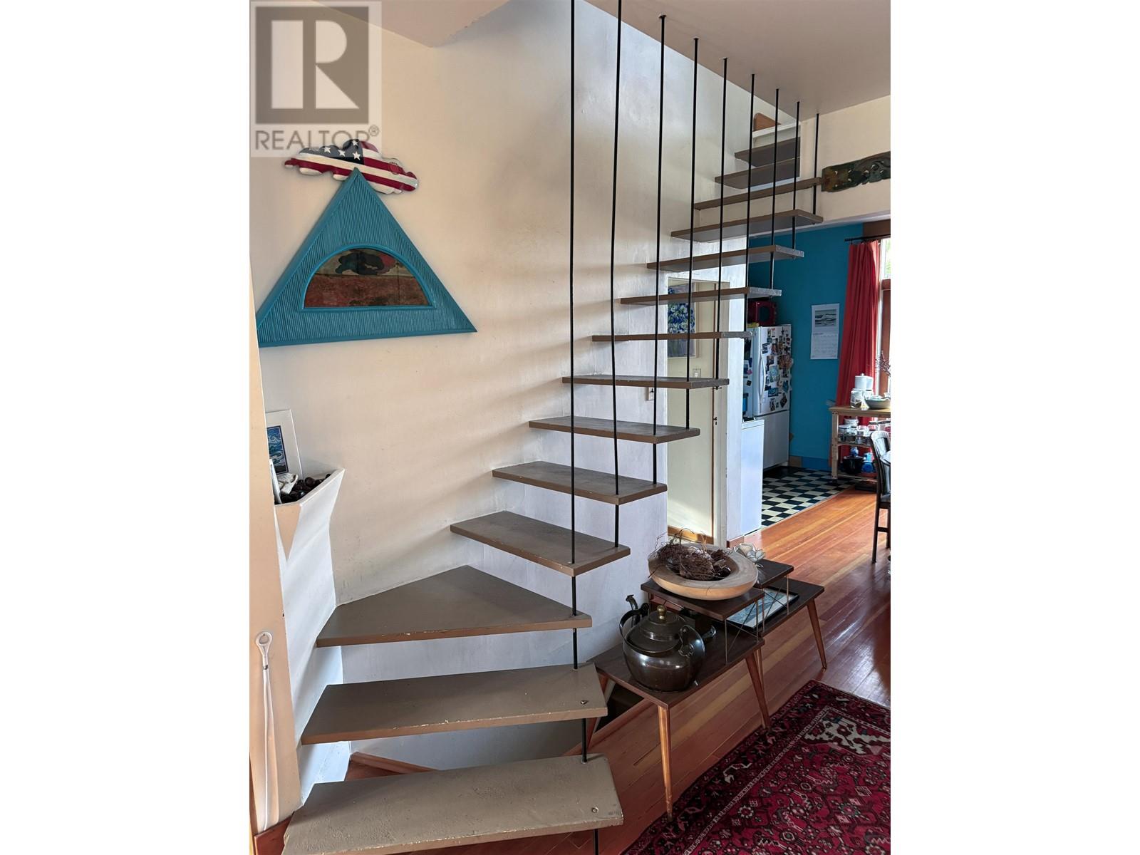 Listing Picture 12 of 14 : 3813 W 15TH AVENUE, Vancouver / 溫哥華 - 魯藝地產 Yvonne Lu Group - MLS Medallion Club Member