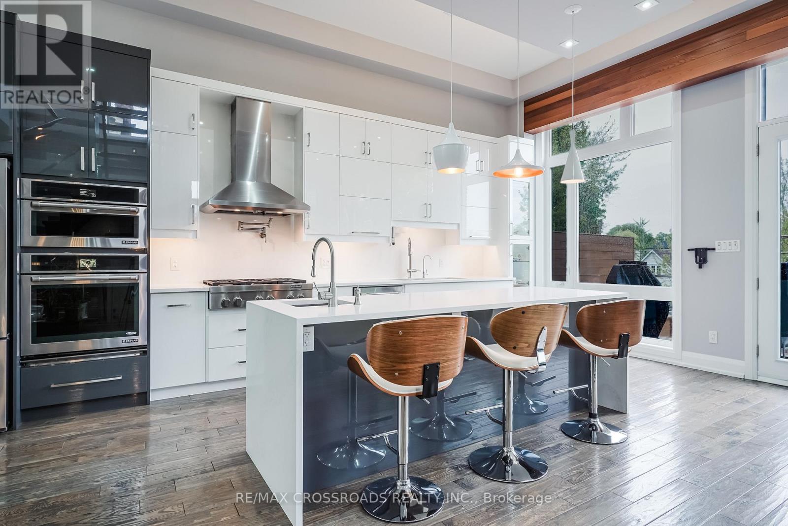 1a Roblin Avenue, Toronto, Ontario  M4C 3P7 - Photo 9 - E12173667