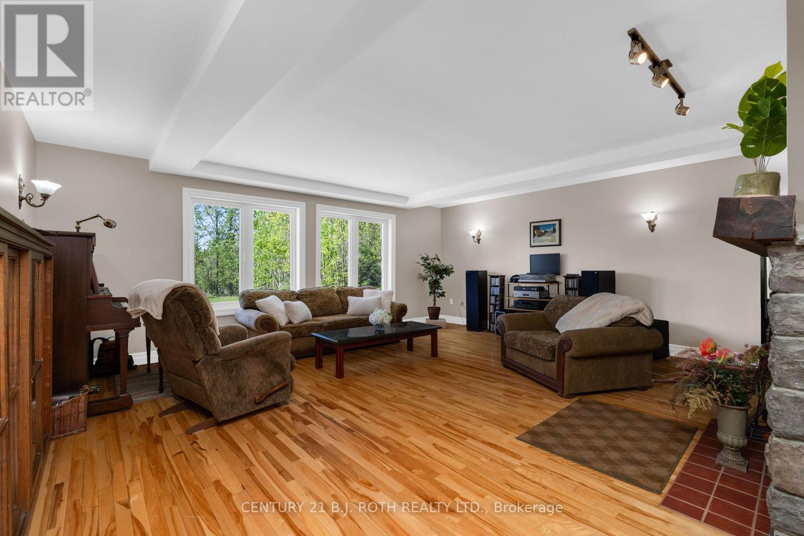 3809 East Street, Innisfil, Ontario  L9S 2L9 - Photo 9 - N12178065