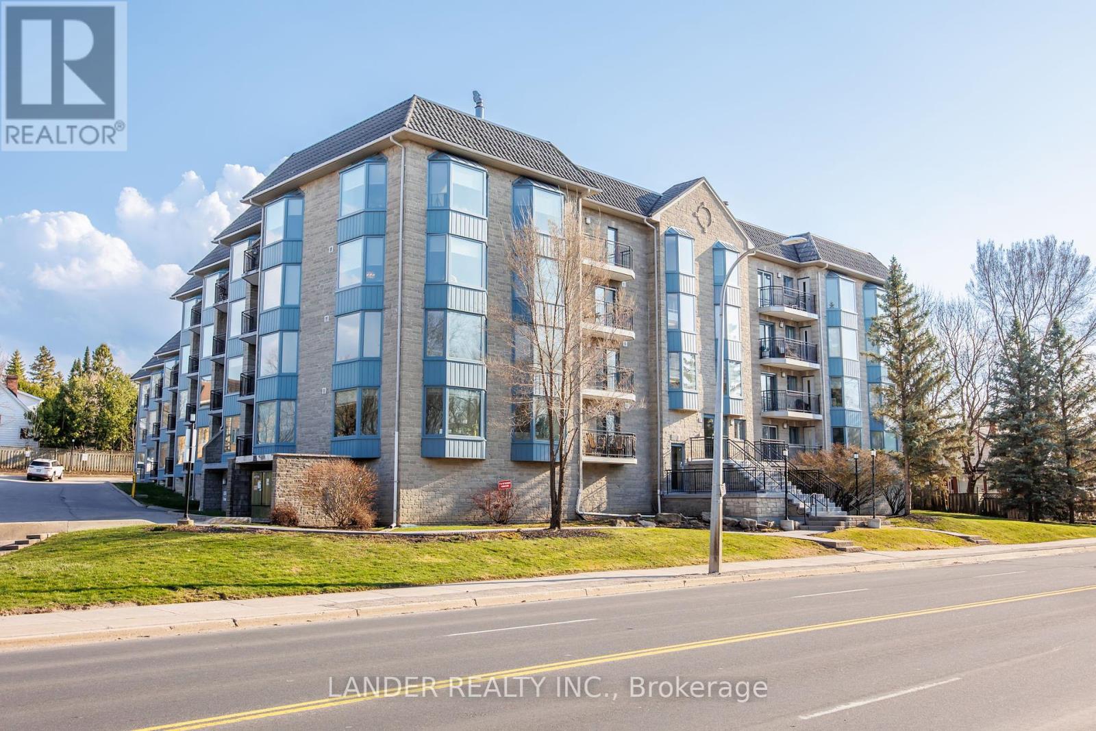 Property at 214 - 85 WELLINGTON STREET W image 1