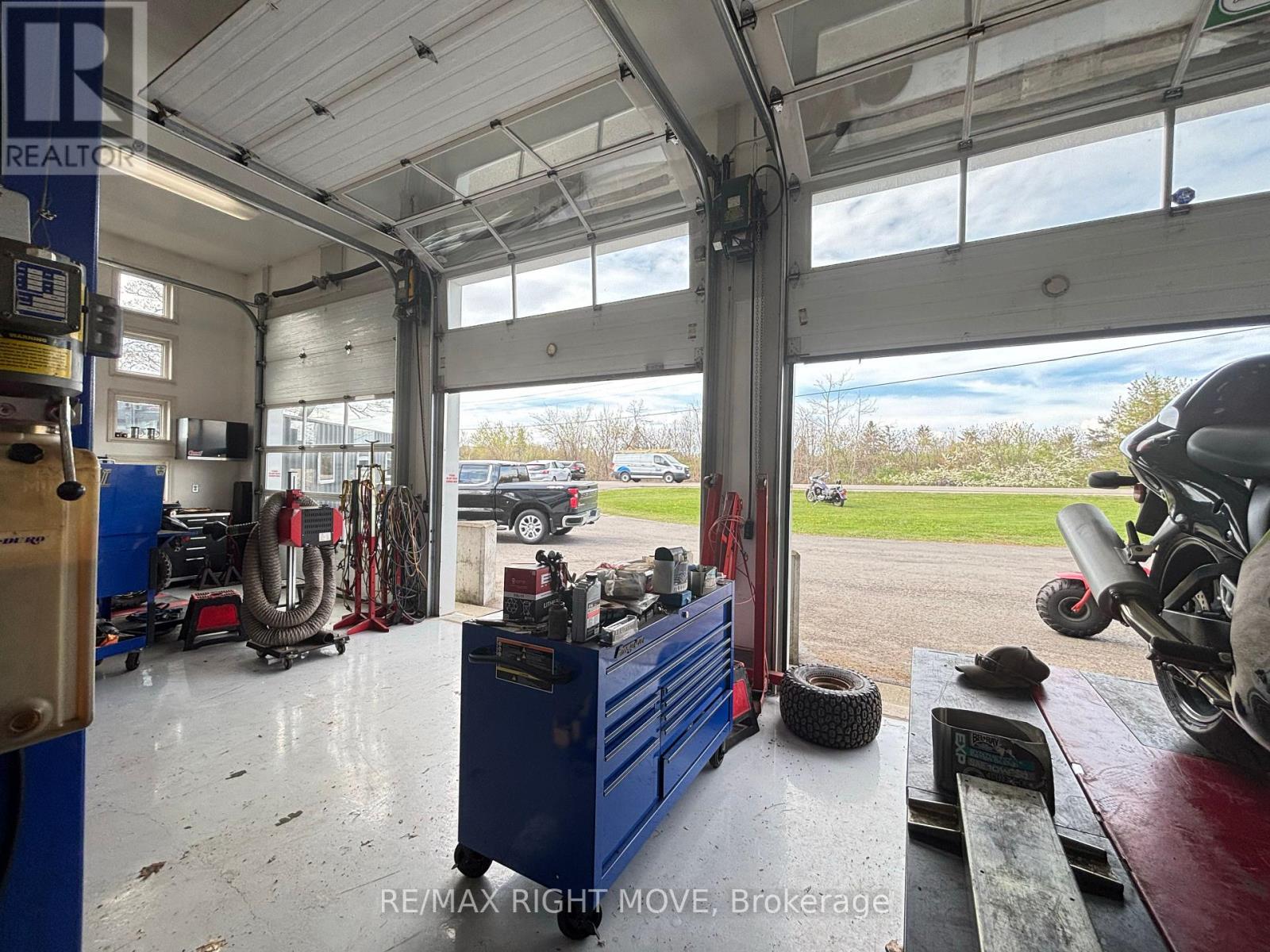 8806 12 Highway, Oro-Medonte, Ontario  L3V 0K1 - Photo 5 - S12178102