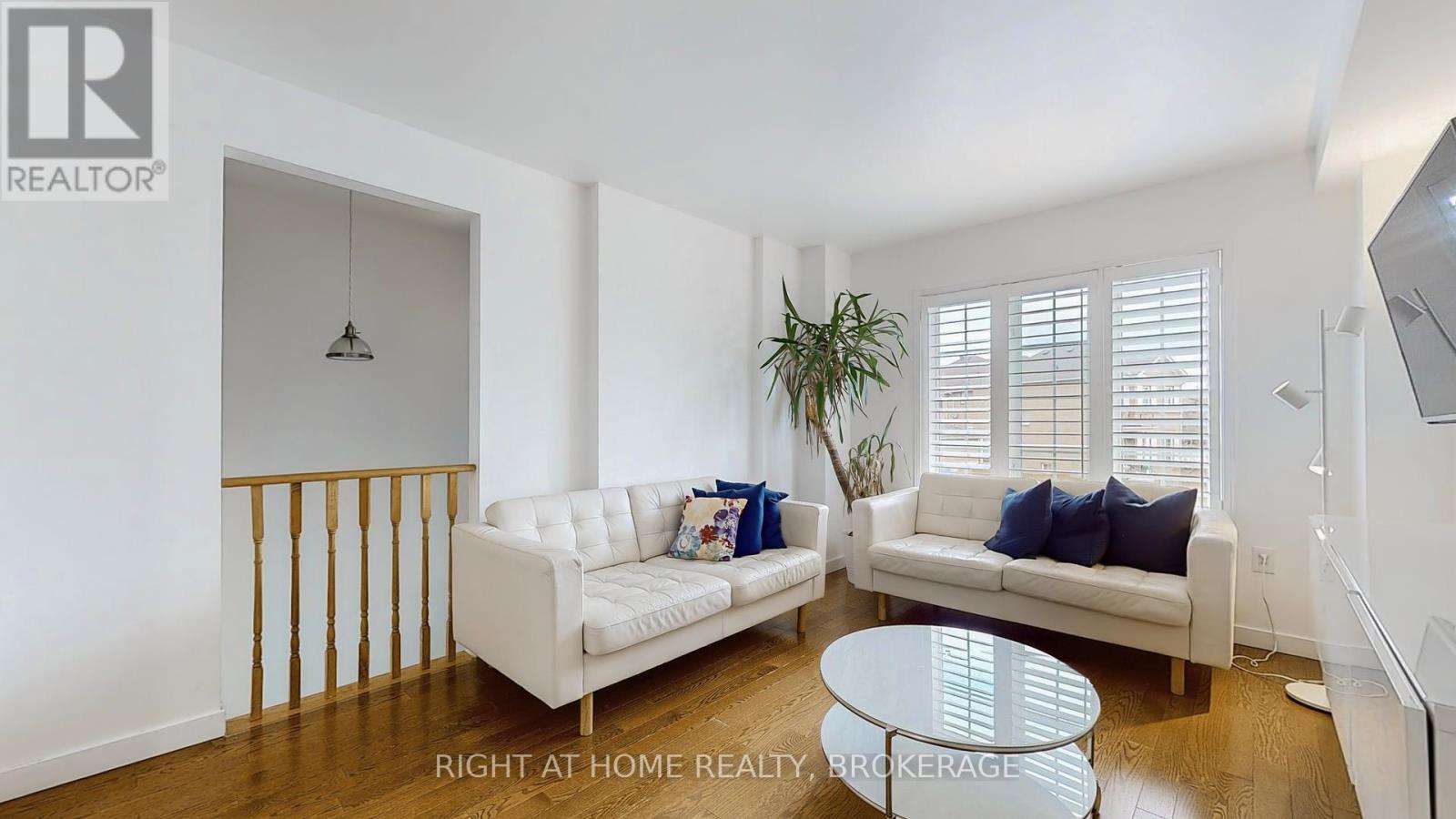 Property at 371 FAIRGATE WAY image 2