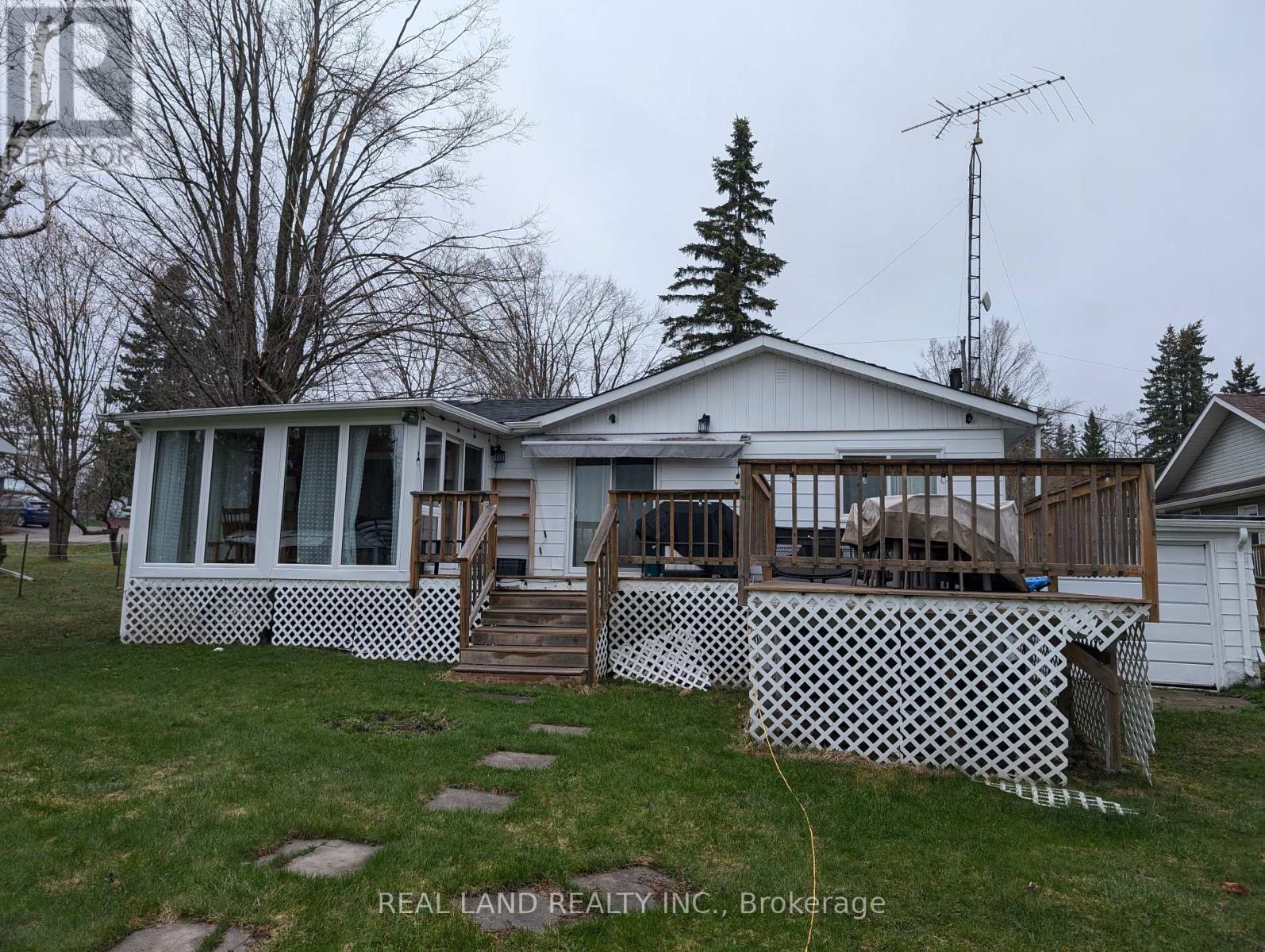 Property at 21 MARILYN CRESCENT image 2