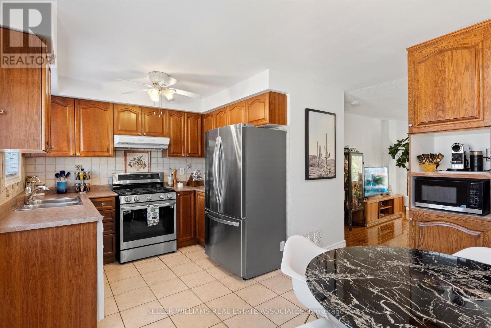 43 Viella Street, Toronto, Ontario  M6N 5C6 - Photo 11 - W12178003
